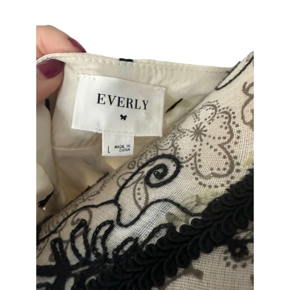 EVERLY Cream Polka Dot Button Down Blouse Size L - Picture 5 of 5